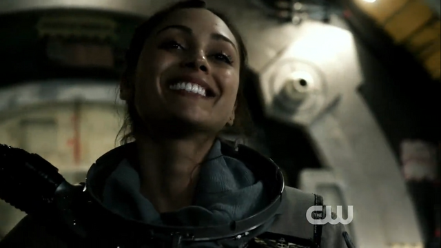 Archivo:RavenInSpacesuitEarthSkills1x02.png
