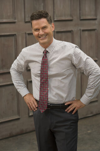 Fichier:SwitchedAtBirth John.jpg