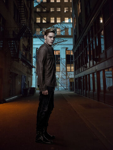 Fichier:Shadowhunters JaceS2.jpg