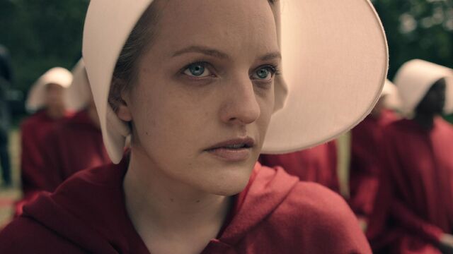 File:Offred-Handmaids-Tale-Season-1.jpg