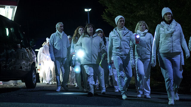 File:1x05 GRSearchingInWoods.jpg
