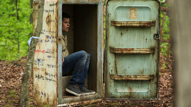 File:1x07 ScottInFridge.jpg