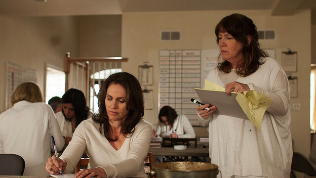 File:1x02 LaurieAndPatti.jpg