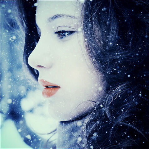File:Winder,face,pose,snow,girl,photography-327e5f4eff166873dbd89ea6a473c3d8 h large.jpg