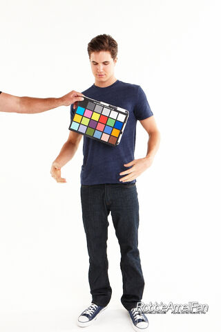 File:Robbie Amell 062.jpg