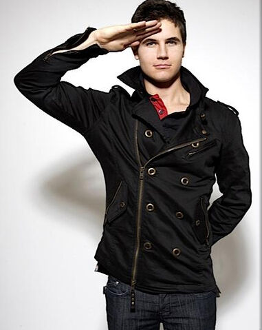 File:Robbie Amell 030.jpg