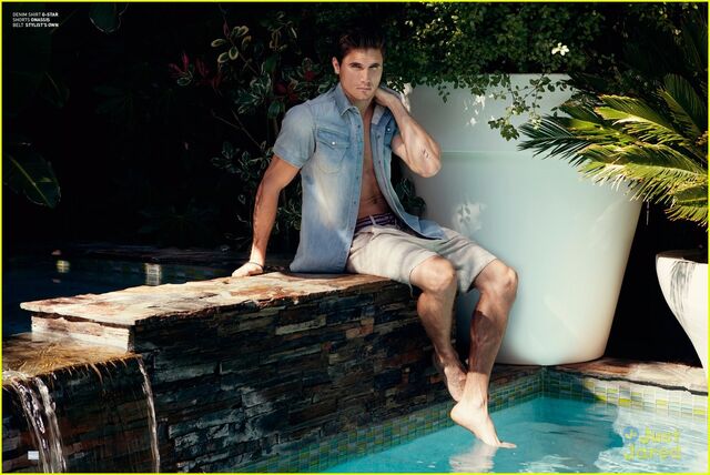 File:Robbie Amell 151.jpg
