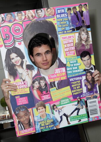 File:Robbie Amell 184.jpg