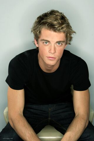 File:Luke Mitchell 036.jpg