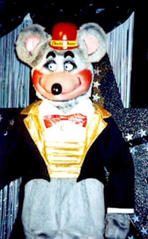 File:Tux Chuck E..jpg