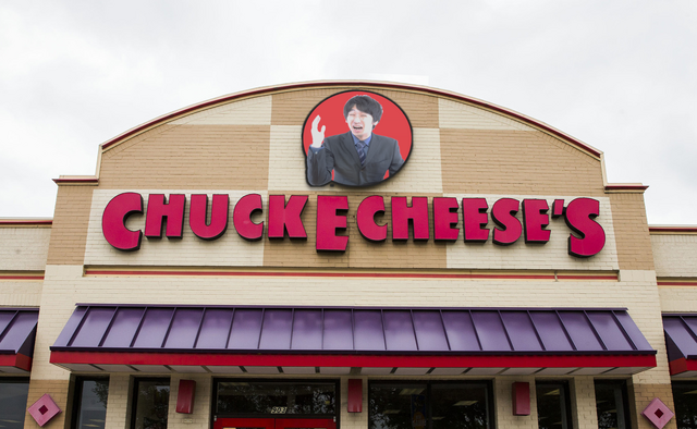 File:CEC Irving storefront defaced.png