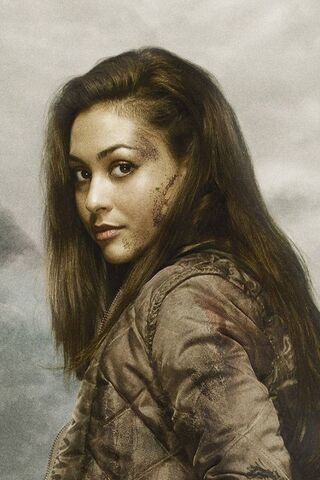 Файл:Raven-reyes-001.jpg