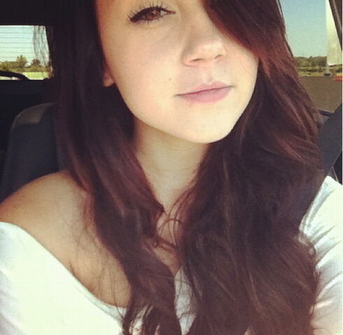 File:Emily Selfie.jpg