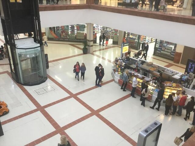 File:Mall Plaza.jpg