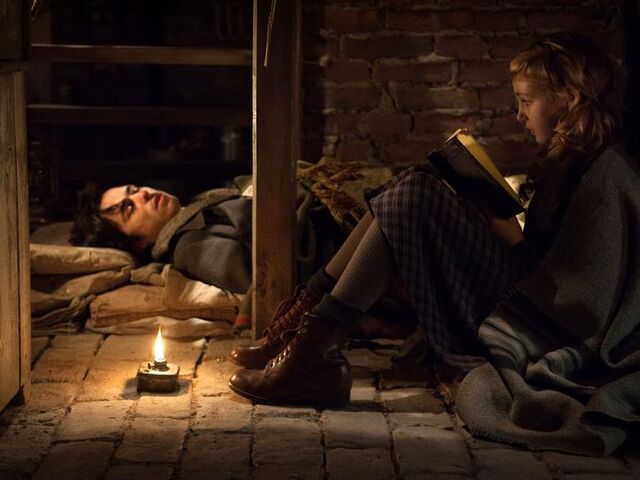 File:The-book-thief-ben-schnetzer-sophie-nelisse.jpg