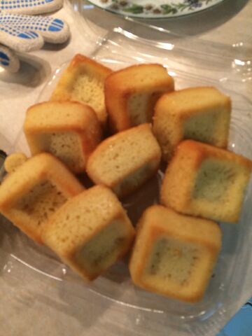 File:Whole foods shortcakes.jpeg