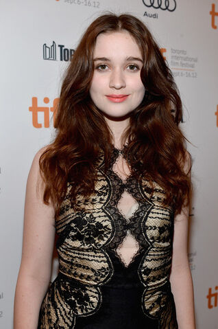 File:Alice+Englert+Ginger+Rosa+Premiere+Arrivals+CopDGDbJdLIl.jpeg