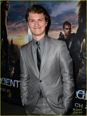 File:Shailene-woodley-ansel-elgort-divergent-premiere-04.jpg