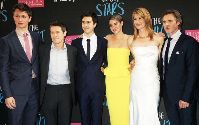 File:TFIOS-cast-at-the-NY-premiere-the-fault-in-our-stars-37181776-1000-628.jpg