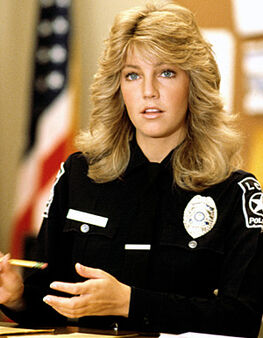 Female-cops-locklear10