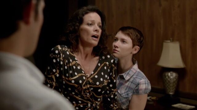 File:Emma stabs her mom.jpg