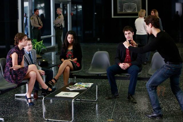 Fichier:The Fosters-1x21-Adoption-Day-14.jpg