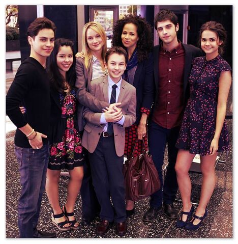 Fichier:The Fosters-1x21-Adoption-Day-18.jpg