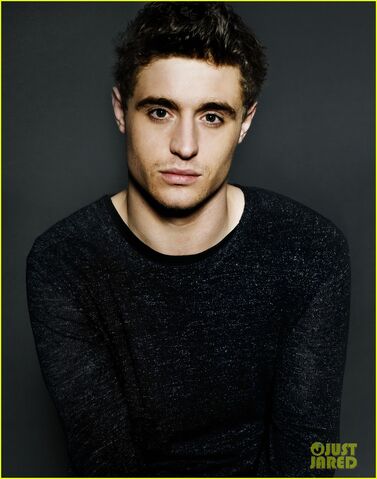 File:Saoirse-ronan-max-irons-host-portraits-exclusive-02.jpg
