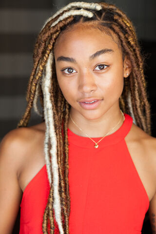 File:Tati Gabrielle.jpg