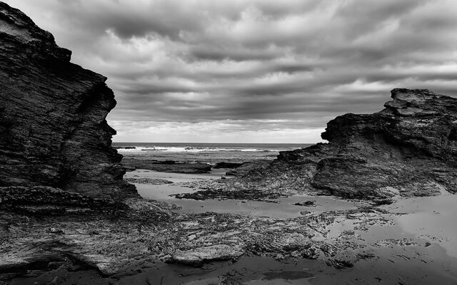 File:Black rocks.jpg