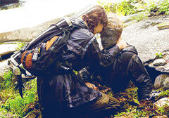 Katniss encontrando a Peeta.jpg