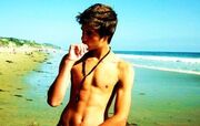 Tumblr ll1mh1axIA1qjrw4vo1 500 large