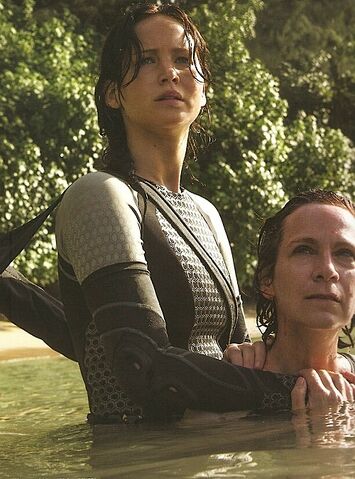 Archivo:Katniss y Wiress.jpg