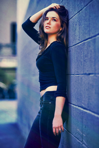 File:Zoey Deutch Summah.png