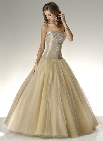 File:Fairytale-ball-gown-wedding-dresses.jpg