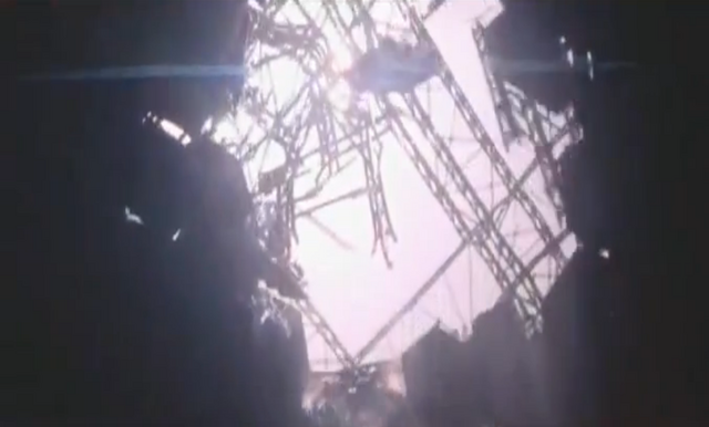File:Hungergamesmetalfalling.png