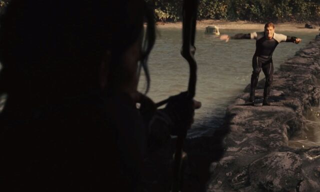File:Katniss shoots Gloss.jpg