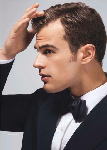 File:Theo James.jpg