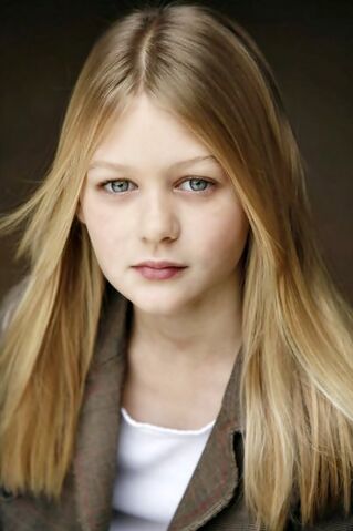 File:Scarlet Kane Hunger Games.jpg