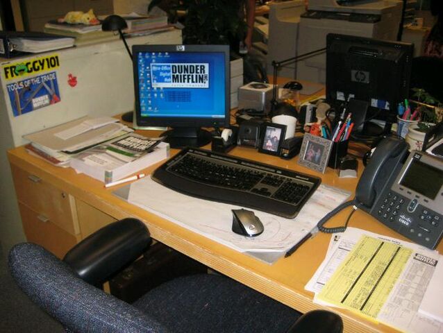 File:Dwight'sDesk.jpg