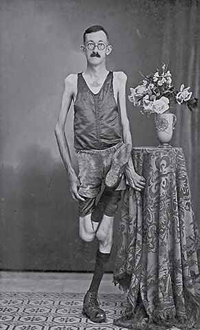 File:Hollow city-folding man.jpg