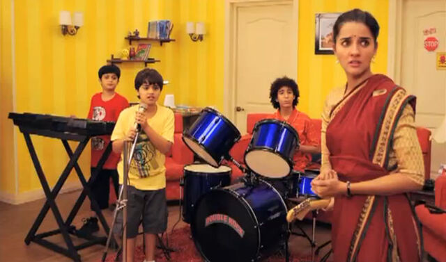 File:13 Band in Mumbai.jpg