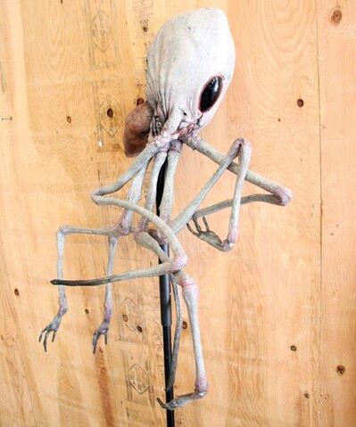File:Pod Alien -1.jpg