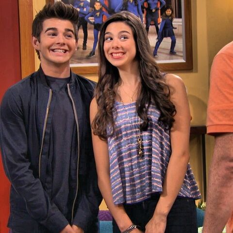 File:Saycheesemaxandphoebe.jpg