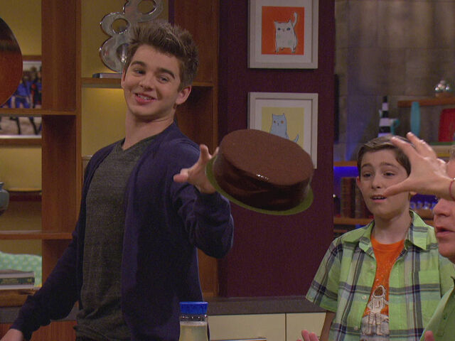 File:Maxandcake.jpg