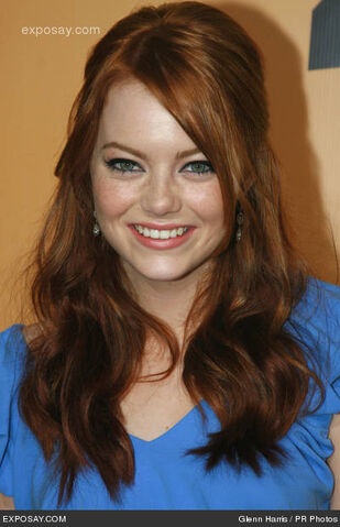 File:Emma-stone-superbad-movie-premiere-arrivals-7pbS2V-1-.jpg