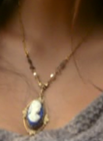 File:Old necklace.png