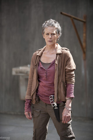 Archivo:The-Walking-Dead-Isolation-Carol.jpg