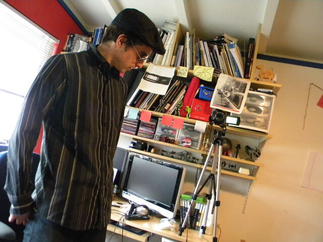 File:HaloNewsFeb2010KevinCameraCool.jpg