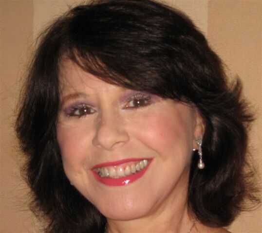 File:Elaine Giftos.jpg
